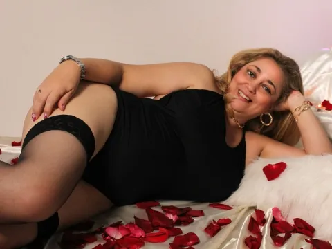 Live webcam sex with adult webcam model AinovaGarcia