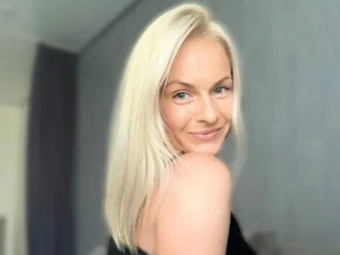 Live webcam sex with adult webcam model AliceeGrace