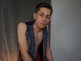 Live webcam sex with adult webcam model AndreCharm