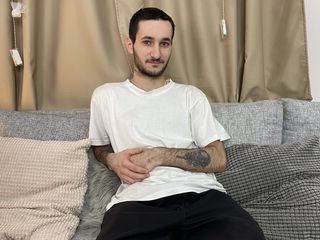 Live webcam sex with adult webcam model BradBronson