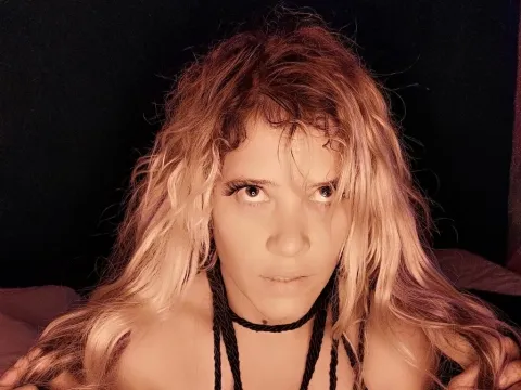 Live webcam sex with adult webcam model CoviniaDarwin