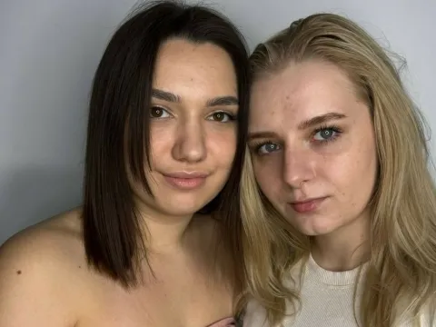 Live webcam sex with adult webcam model DorettaAndBree