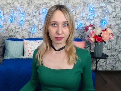 Live webcam sex with adult webcam model EilinAmber