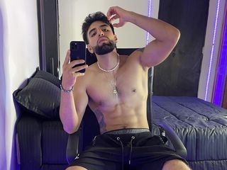 Live webcam sex with adult webcam model MassimoSy
