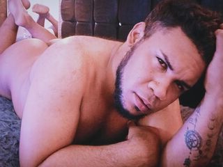 Live webcam sex with adult webcam model XavierTrujillo